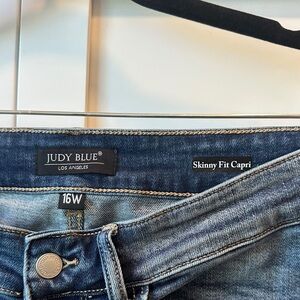 Judy Blue Women's Distressed Skinny Capri Jeans - Dark Blue